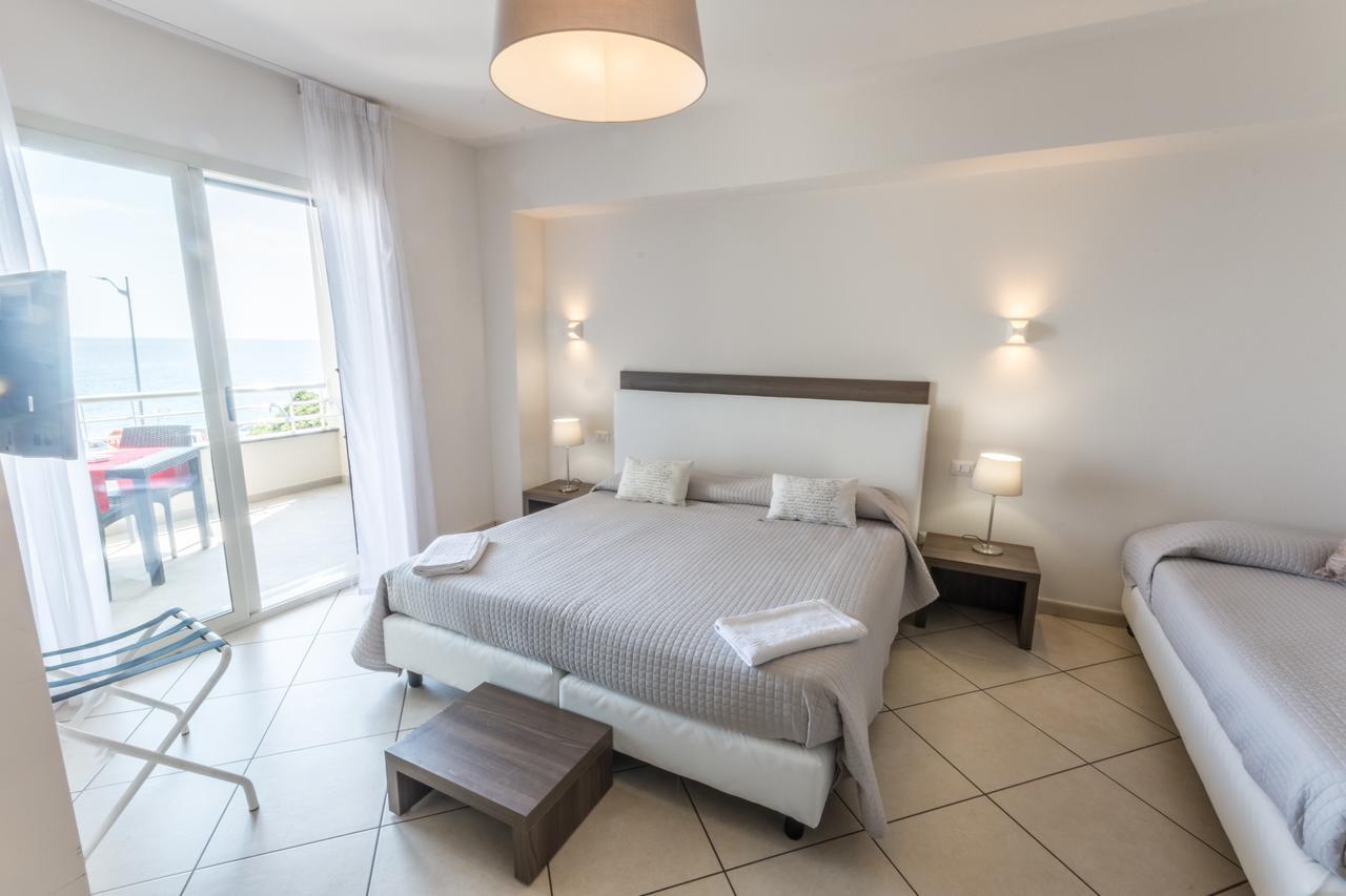 Riva Del Sol Bed & Breakfast Santa Teresa Di Riva Luaran gambar